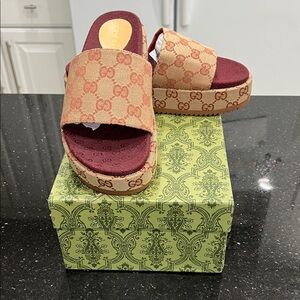 Gucci Burgundy and Tan Logo Slide Sandals
